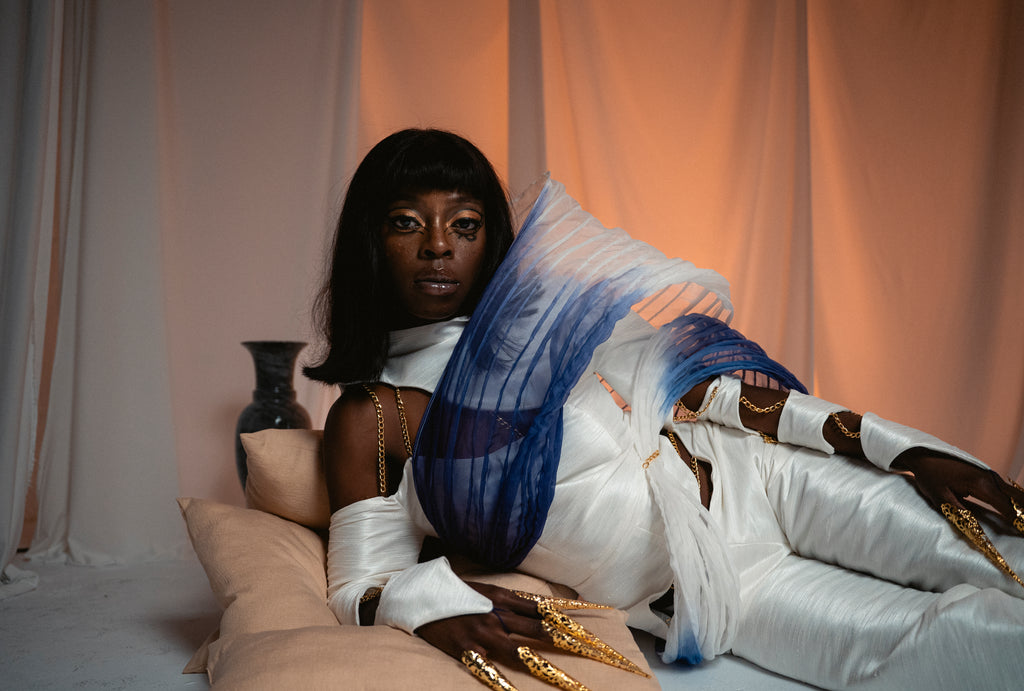 Nefer Sculptural Set: Organdy Degradé & Chain Silhouette