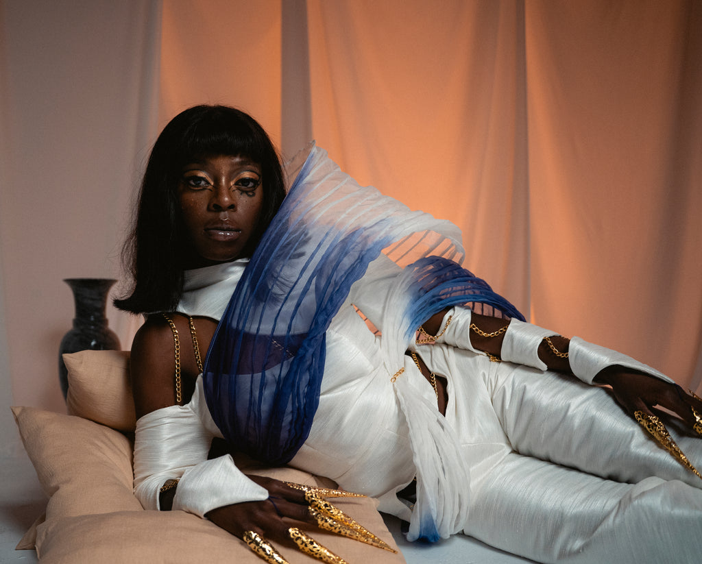 Nefer Sculptural Set: Organdy Degradé & Chain Silhouette